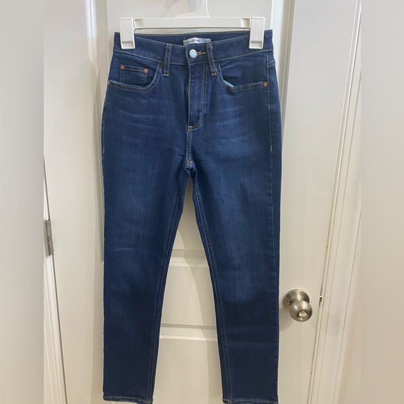 Elizabeth and James High Rise Stove Pipe Jeans NWOT - Picture 4 of 6